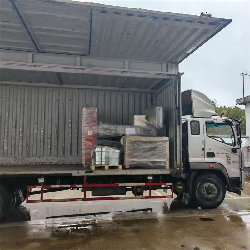 大柴旦康马县：物流专线的高效货运之旅